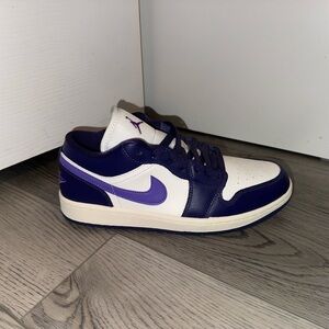 Nike Purple and White Sneakers Low-Top Design
